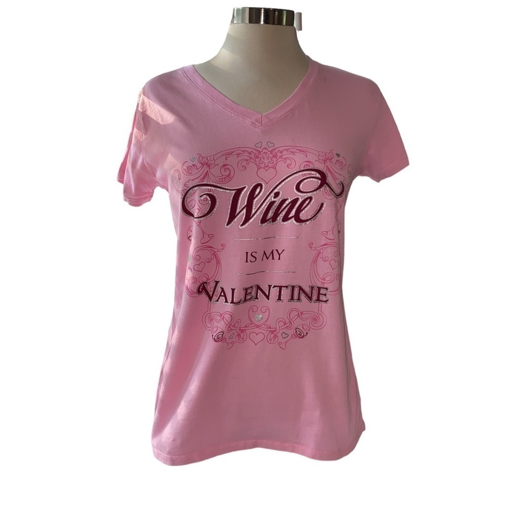 “Wine is my Valentine” T-shirt short sleeve V-neckline hearts/glasses Sz medium